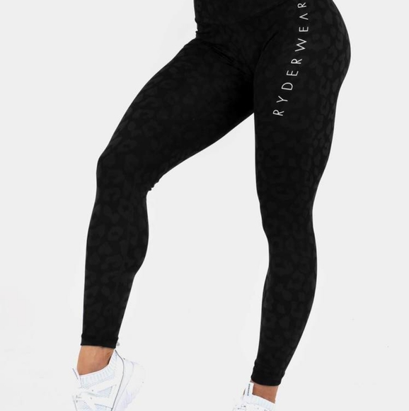 Ryderwear INSTINCT SCRUNCH BUM LEGGINGSLEOPARD BLACK - Picture 1 of 5
